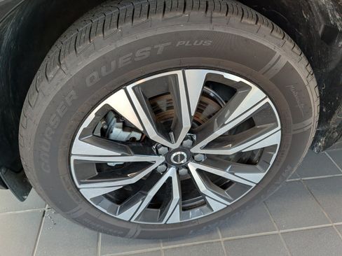 Used 2024 Volvo XC60 B5 Plus AWD/4WD image 9