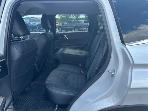 Used 2025 Mitsubishi Outlander SE AWD/4WD image 19