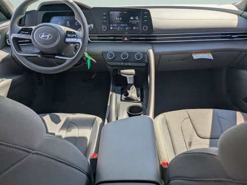 New 2025 Hyundai Elantra SE FWD image 13