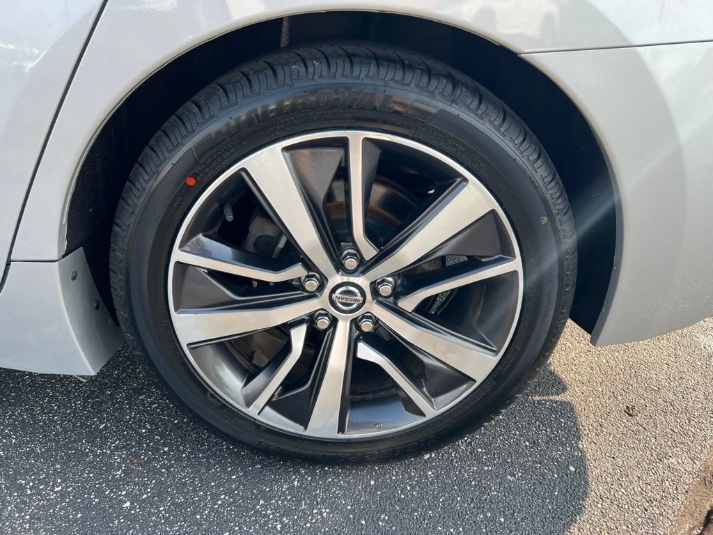 Used 2020 Nissan Maxima 3.5 SV w/ Floor Mat Group FWD image 31