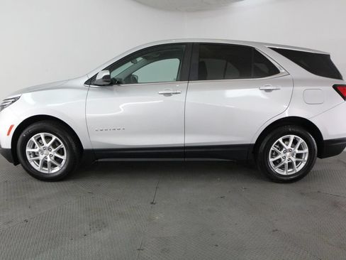Used 2022 Chevrolet Equinox LT w/ Driver Convenience Package FWD image 4