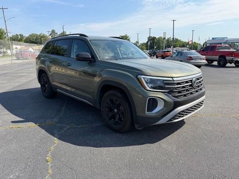 Used 2024 Volkswagen Atlas Peak Edition SE AWD/4WD image 5
