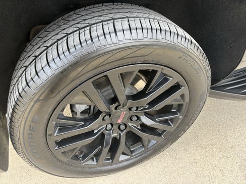 Used 2021 GMC Yukon XL SLE image 6