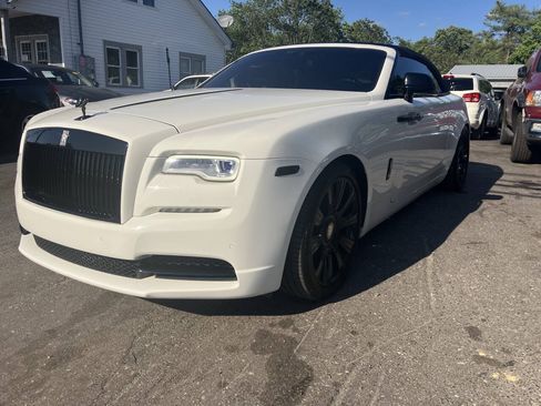 Used 2018 Rolls-Royce Dawn RWD image 12