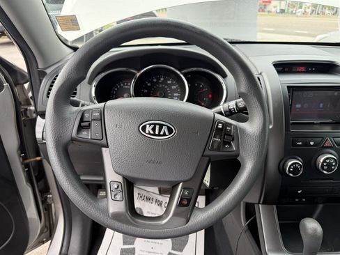 Used 2013 Kia Sorento LX w/ Convenience Pkg FWD image 9