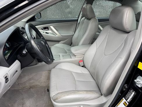 Used 2011 Toyota Camry SE w/ SE/XLE Extra-Value Pkg image 8