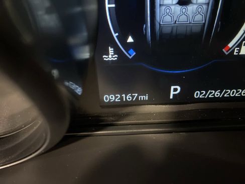 Used 2017 Jaguar F-PACE Premium image 30