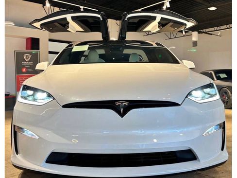Used 2023 Tesla Model X image 3