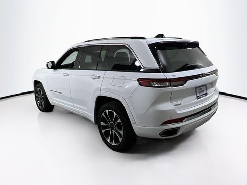 Used 2023 Jeep Grand Cherokee Overland w/ Luxury Tech Group IV AWD/4WD image 7