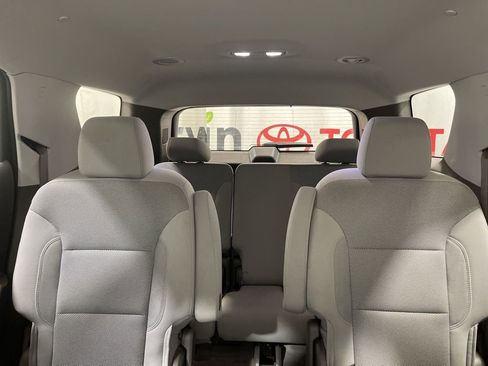 Used 2020 Chevrolet Traverse LT image 21