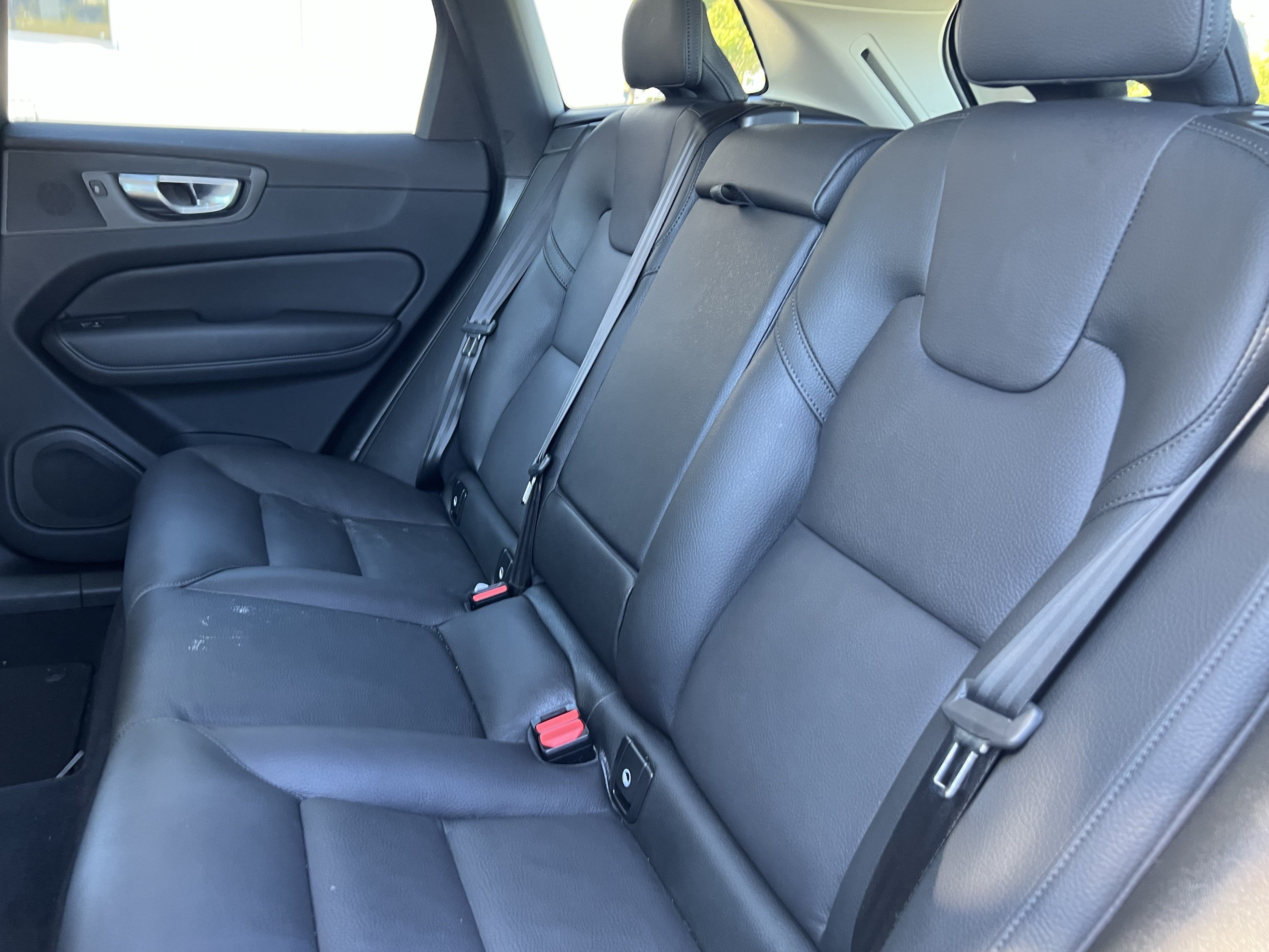 Used 2025 Volvo XC60 B5 Plus AWD/4WD image 33