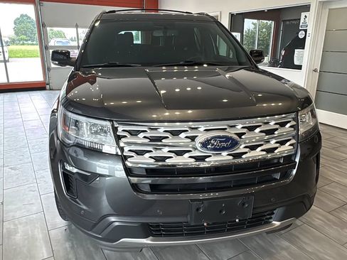 Used 2018 Ford Explorer XLT w/ Equipment Group 202A FWD image 3