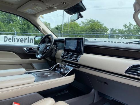 Used 2023 Lincoln Navigator Reserve w/ Equipment Group 201A AWD/4WD image 20