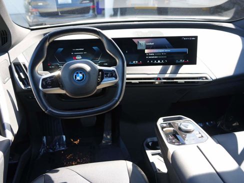 Used 2024 BMW iX xDrive50 image 9