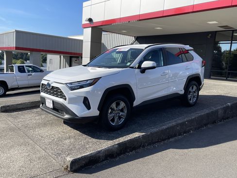 Certified 2024 Toyota RAV4 LE AWD/4WD image 4