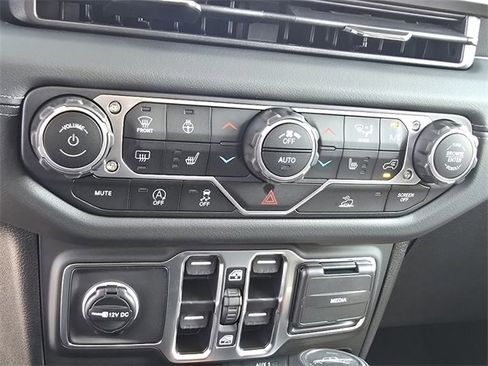 New 2025 Jeep Gladiator Sport image 11