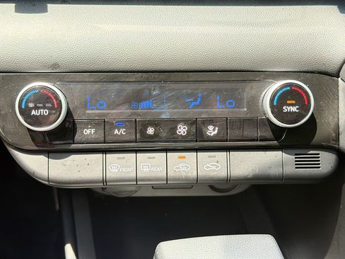Used 2022 Hyundai Elantra SEL FWD image 29
