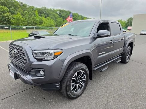 Used 2022 Toyota Tacoma TRD Sport w/ Technology Package AWD/4WD image 3