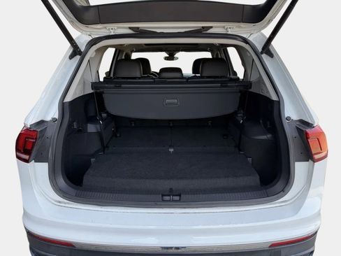 Used 2022 Volkswagen Tiguan SE image 30