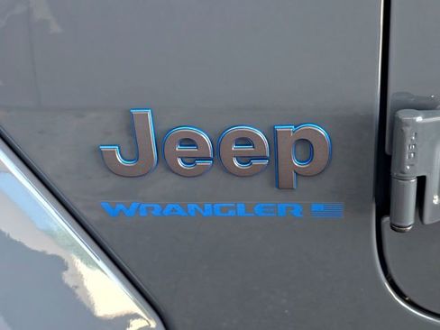 Used 2025 Jeep Wrangler Unlimited Sahara w/ Safety Group image 27