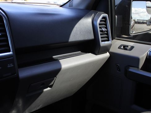 Used 2015 Ford F150 XLT w/ Equipment Group 302A Luxury AWD/4WD image 37