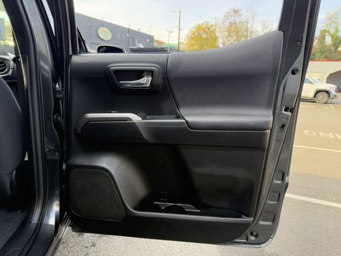 Certified 2023 Toyota Tacoma TRD Off-Road image 25