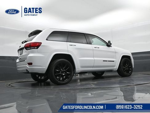 Used 2020 Jeep Grand Cherokee Altitude AWD/4WD image 40