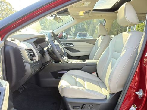 Used 2023 Nissan Rogue SV w/ SV Premium B Package FWD image 11