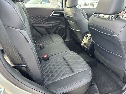 Used 2024 Mitsubishi Outlander SEL Black Edition AWD/4WD image 11
