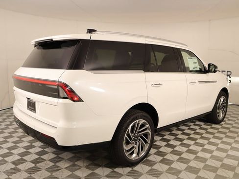 New 2025 Lincoln Navigator Reserve AWD/4WD image 22