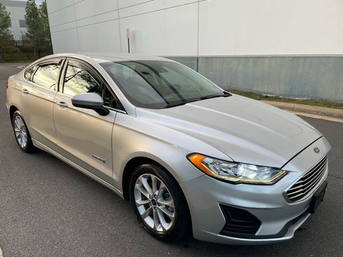 Used 2019 Ford Fusion SE image 9