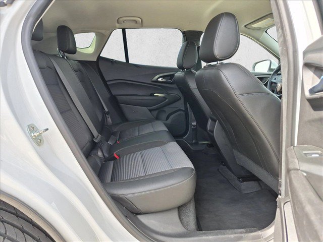 Used 2025 Chevrolet Trax LT FWD image 17