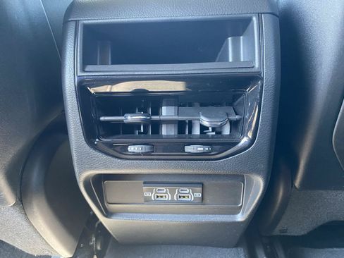 Used 2023 Jeep Grand Cherokee Laredo AWD/4WD image 31