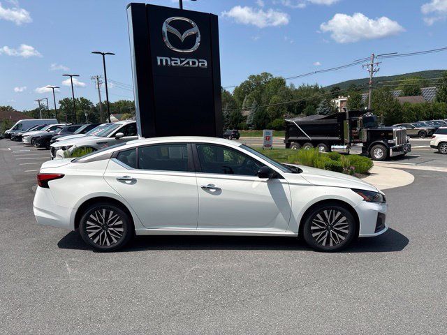 Used 2025 Nissan Altima 2.5 SV FWD image 8