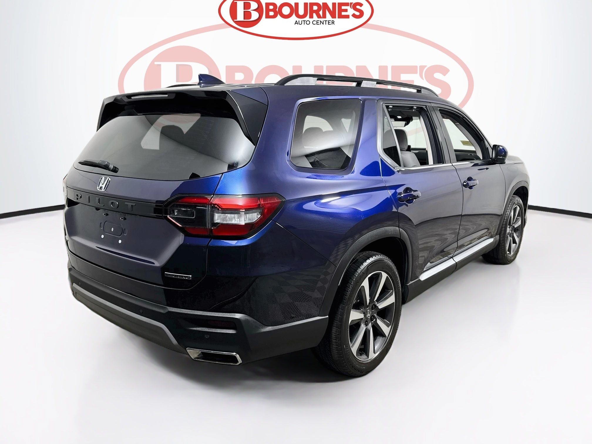 Used 2025 Honda Pilot Touring image 11