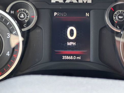Used 2024 RAM 2500 Big Horn AWD/4WD image 37
