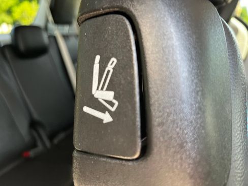 Used 2021 Chrysler Pacifica Touring-L FWD image 31