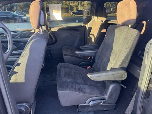 Used 2017 Dodge Grand Caravan SE image 10