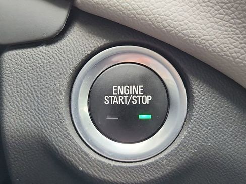 Used 2022 Chevrolet Equinox LS FWD image 16