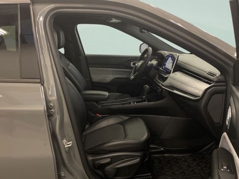 Used 2023 Jeep Compass Latitude w/ Sun and Sound Group AWD/4WD image 32