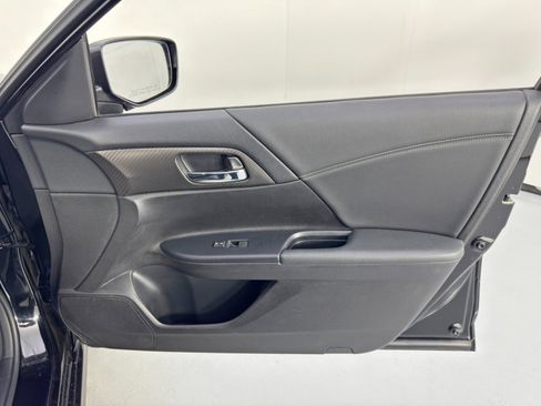 Used 2017 Honda Accord Sport image 36
