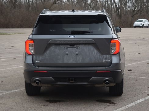 Used 2023 Ford Explorer XLT w/ Equipment Group 202A image 27
