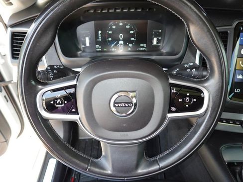 Used 2018 Volvo XC90 T5 Momentum w/ Convenience Package FWD image 9