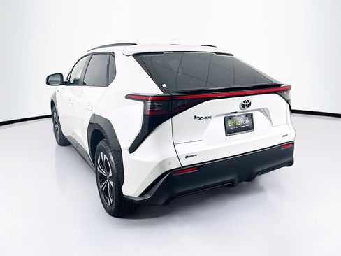 Used 2024 Toyota bZ4X XLE w/ Weather Package image 5