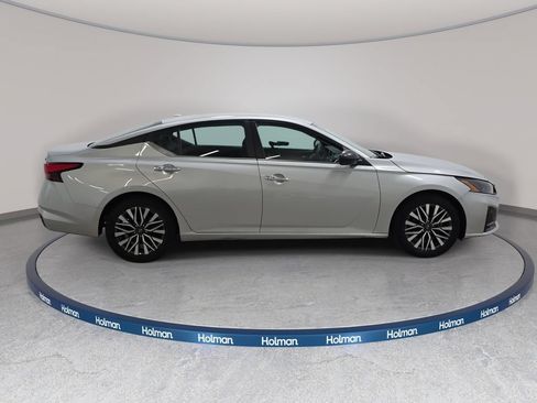 Used 2024 Nissan Altima 2.5 SV FWD image 5