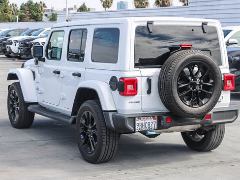 Used 2022 Jeep Wrangler Unlimited Sahara image 7