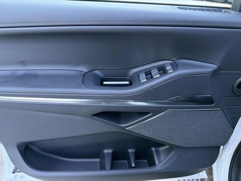 New 2026 Lincoln Navigator L Reserve AWD/4WD image 9