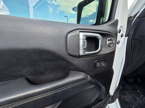 Used 2020 Jeep Gladiator Rubicon w/ Dual Top Group AWD/4WD image 11