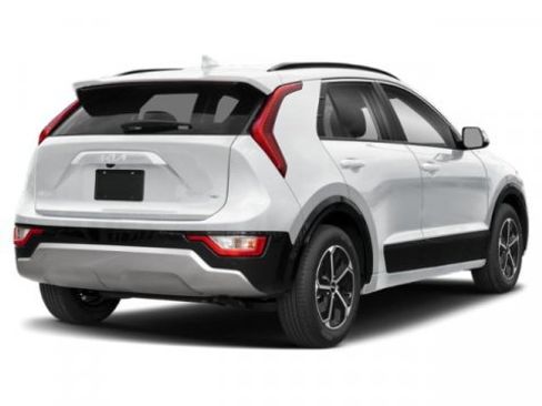 Certified 2024 Kia Niro SX image 2