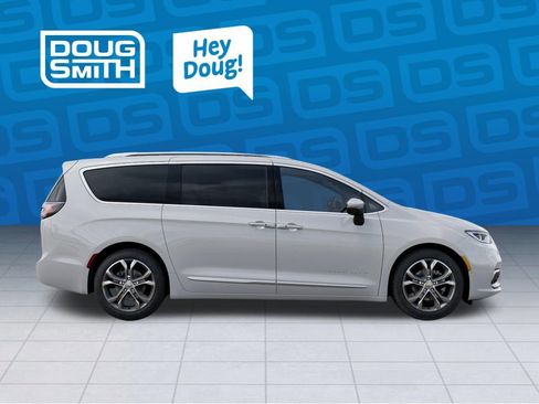 New 2026 Chrysler Pacifica Pinnacle image 21